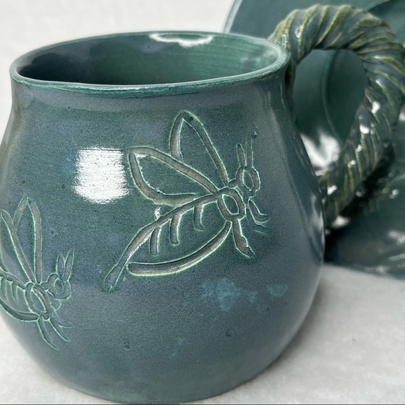 Hand Thrown Stoneware Glazed Pottery Mug and Saucer Bee Carved Artist Signed - Picture 4 of 4